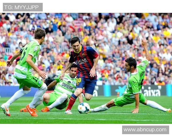 足球运动员如何提升传球视野与配合默契