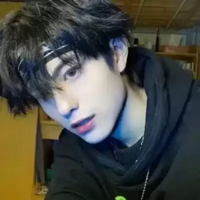 隗逸馨